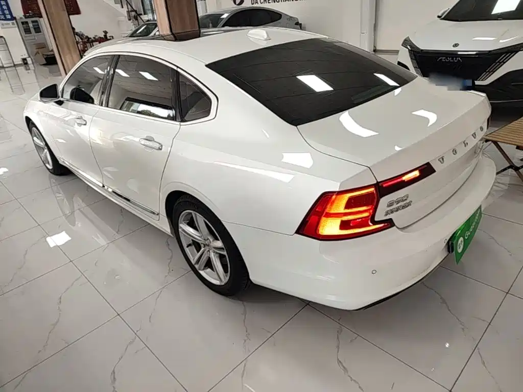 Volvo S90 — фото 5