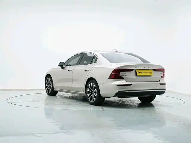 Volvo S60 — фото 4