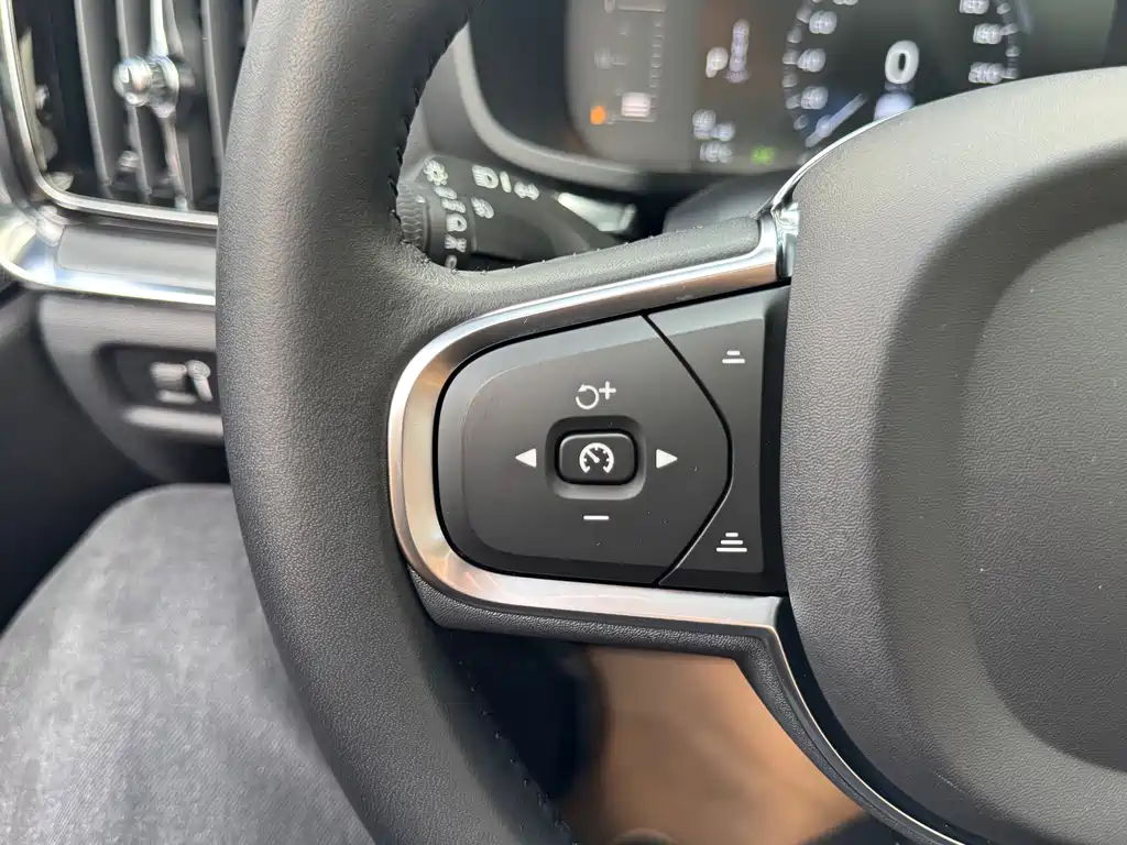 Volvo S60 — фото 16