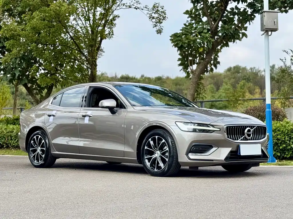 Volvo S60 — фото 3