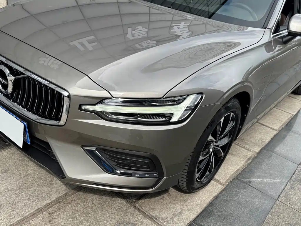 Volvo S60 — фото 35