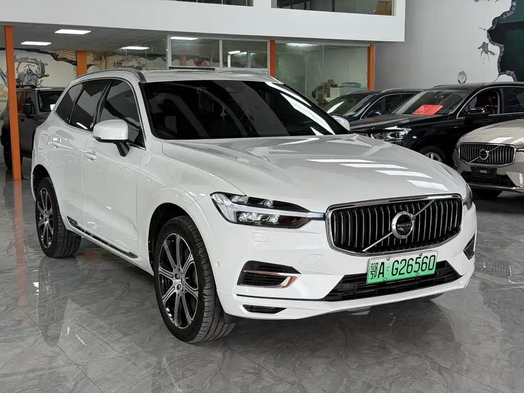 Volvo XC60 PHEV — фото 3