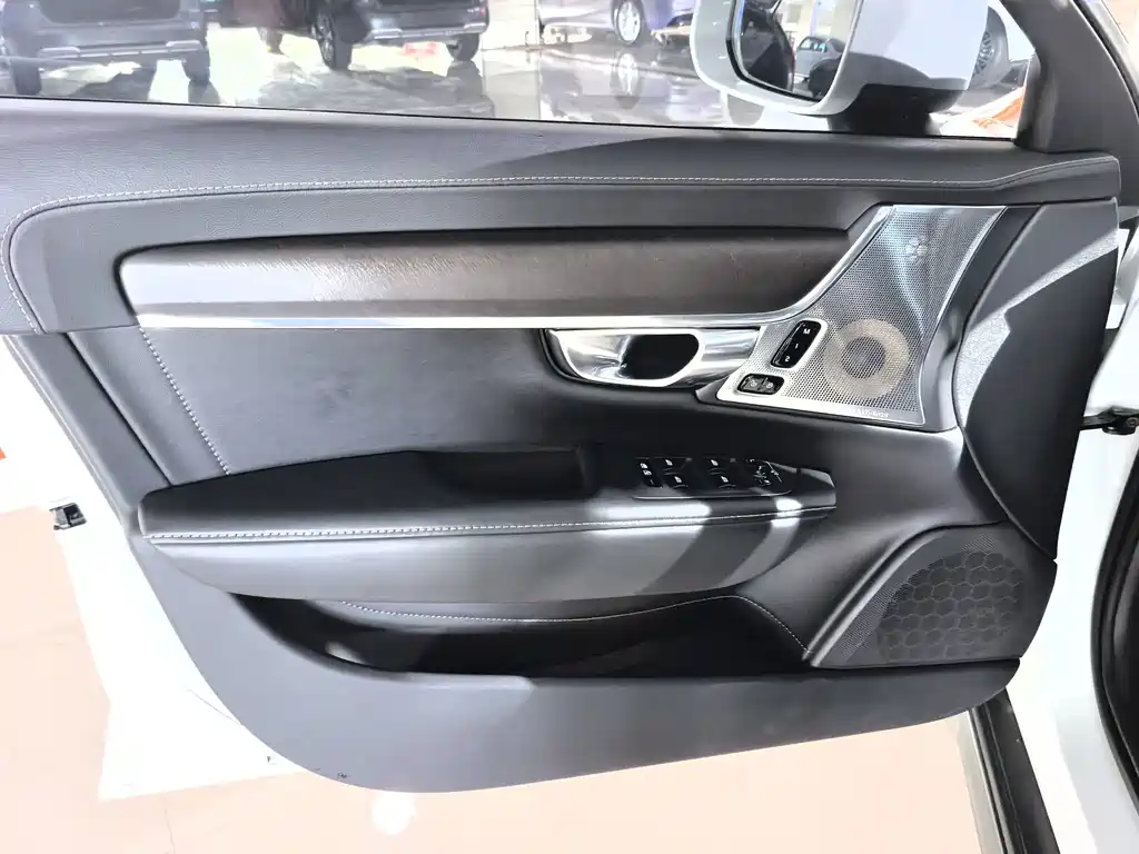 Volvo V90 — фото 10