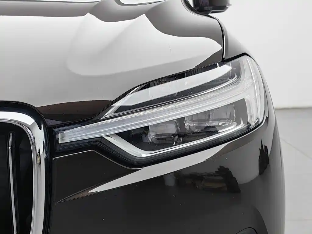 Volvo XC60 — фото 7