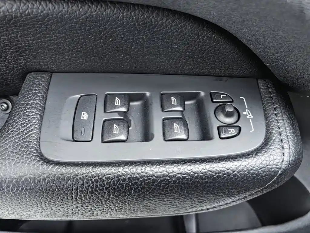 Volvo XC60 — фото 9