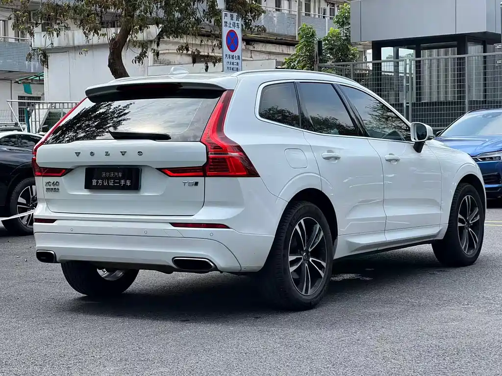 Volvo XC60 — фото 9