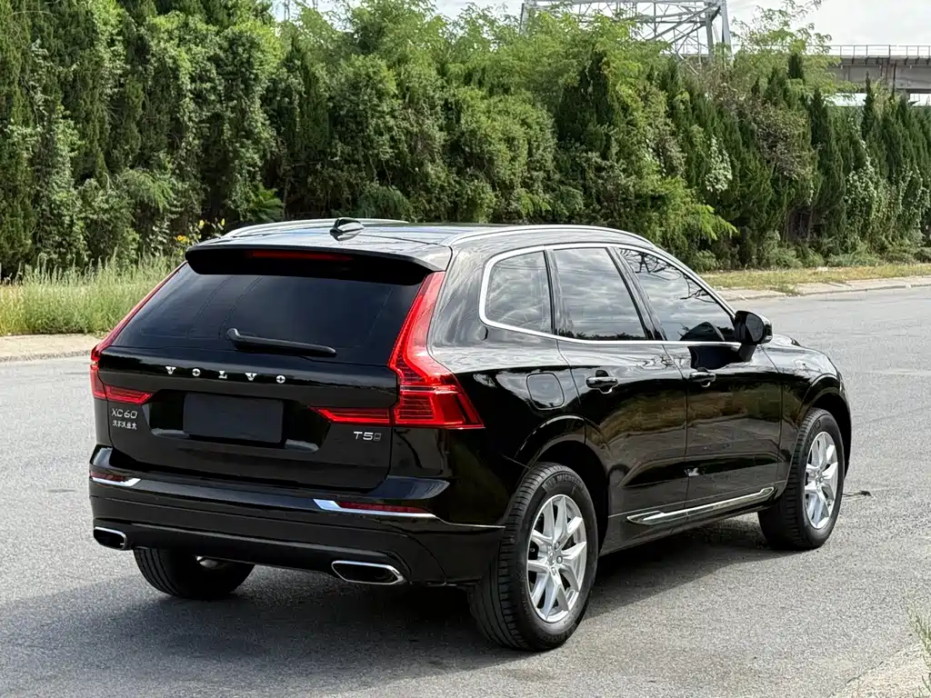 Volvo XC60 — фото 7