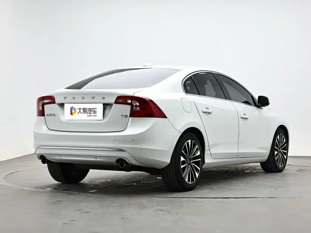 Volvo S60 — фото 3