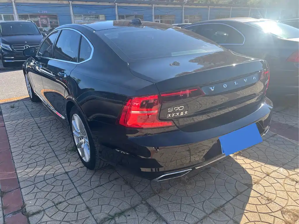 Volvo S90 — фото 4