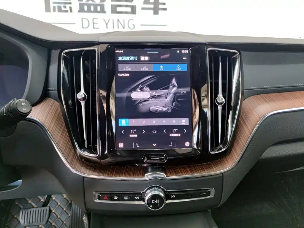Volvo XC60 — фото 13
