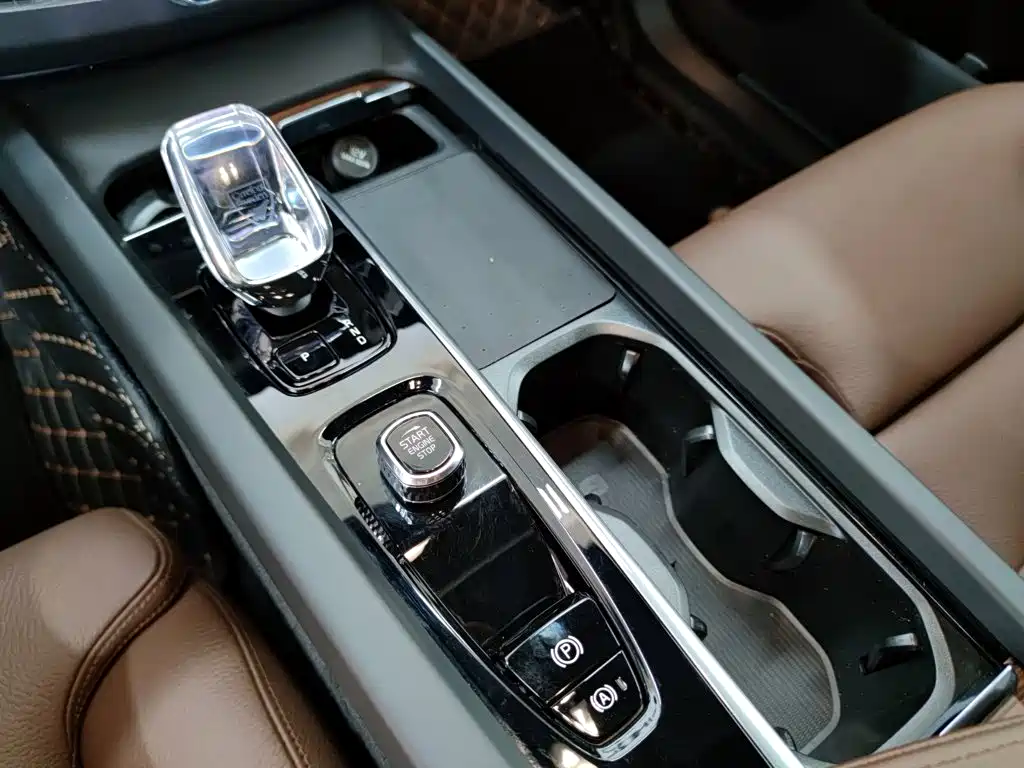 Volvo XC60 — фото 14