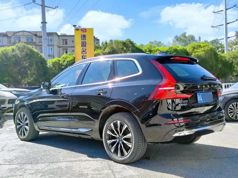Volvo XC60 — фото 6