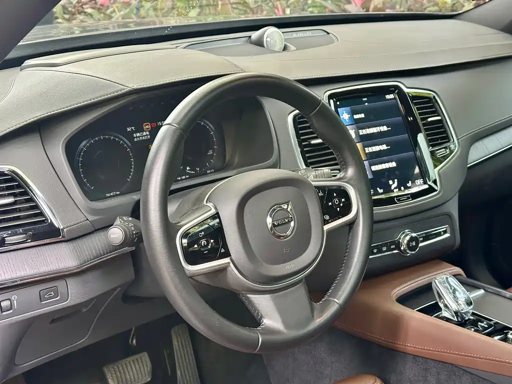 Volvo XC90 — фото 9