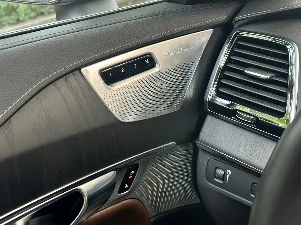 Volvo XC90 — фото 10