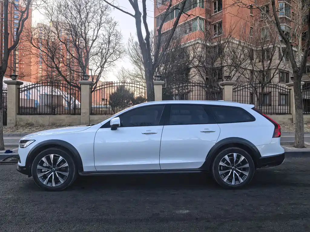 Volvo V90 — фото 2