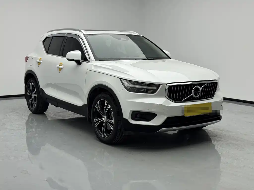 Volvo XC40 — фото 3