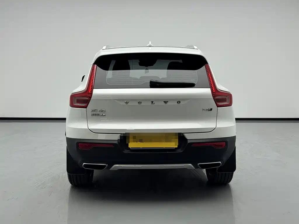 Volvo XC40 — фото 5