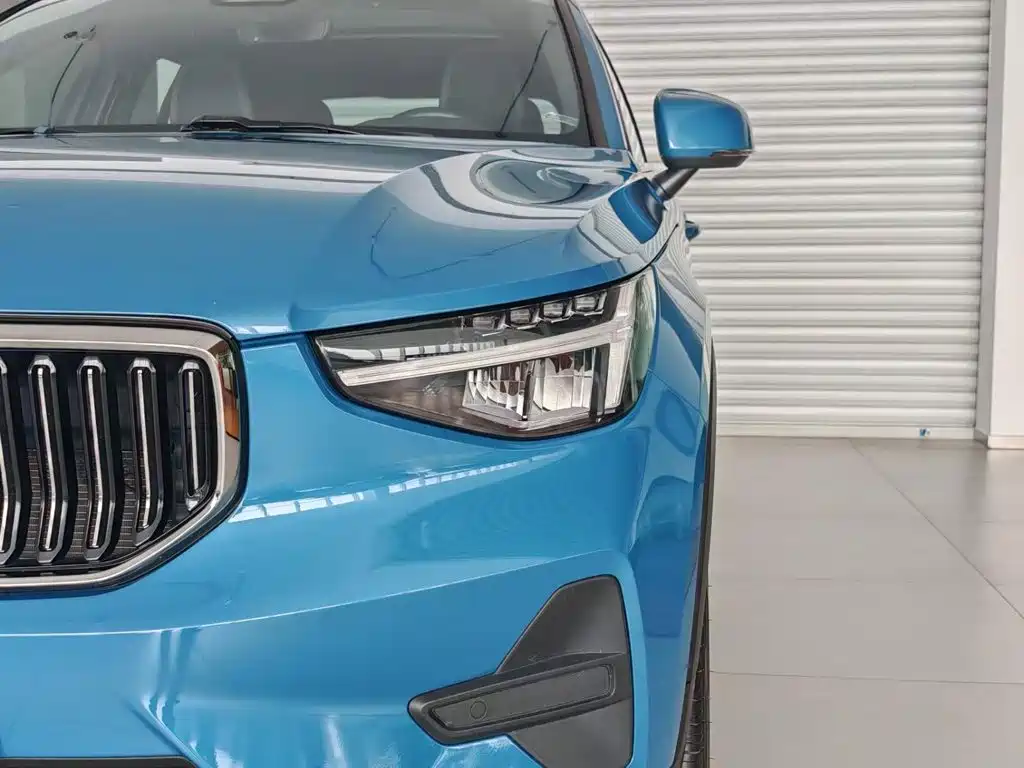 Volvo XC40 — фото 4