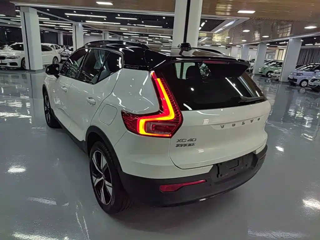 Volvo XC40 NEV — фото 5