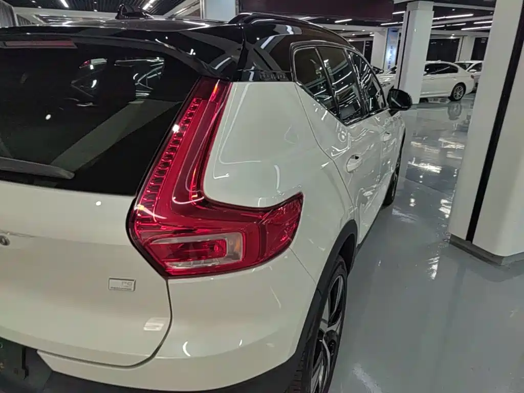 Volvo XC40 NEV — фото 8