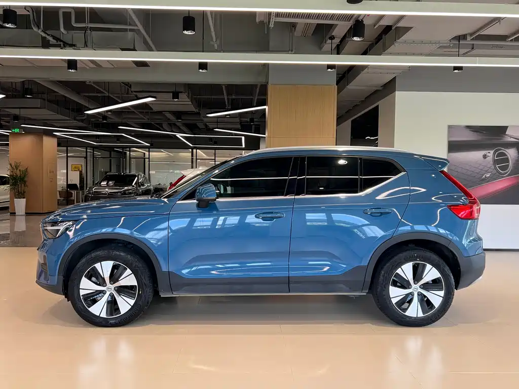 Volvo XC40 — фото 3