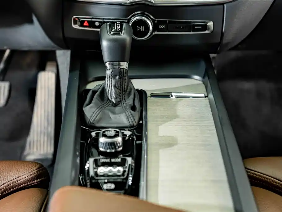 Volvo XC60 — фото 14