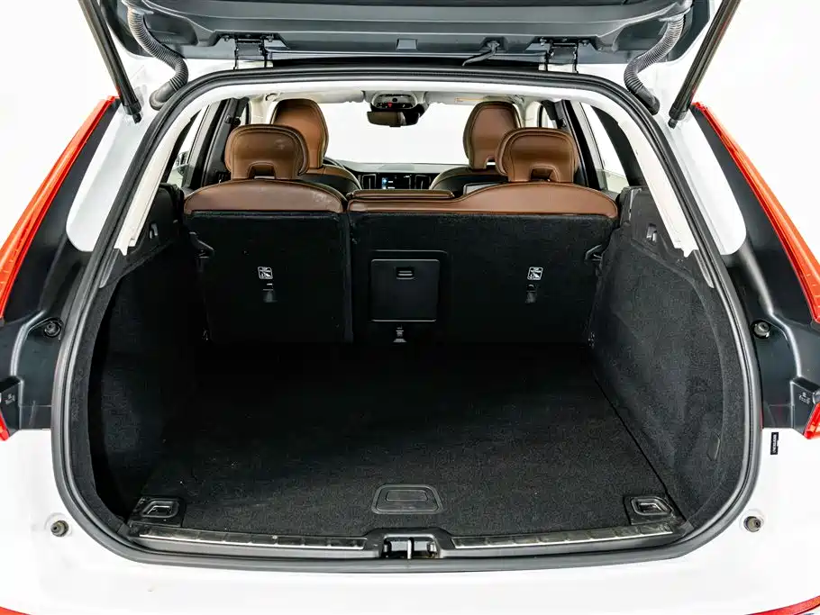 Volvo XC60 — фото 23