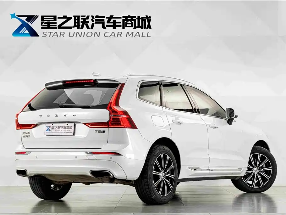 Volvo XC60 — фото 6