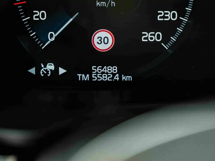 Volvo XC60 — фото 9