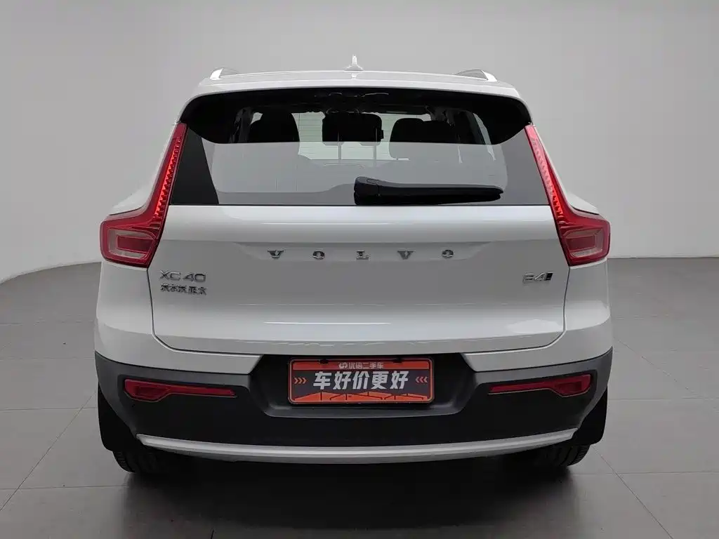 Volvo XC40 — фото 4