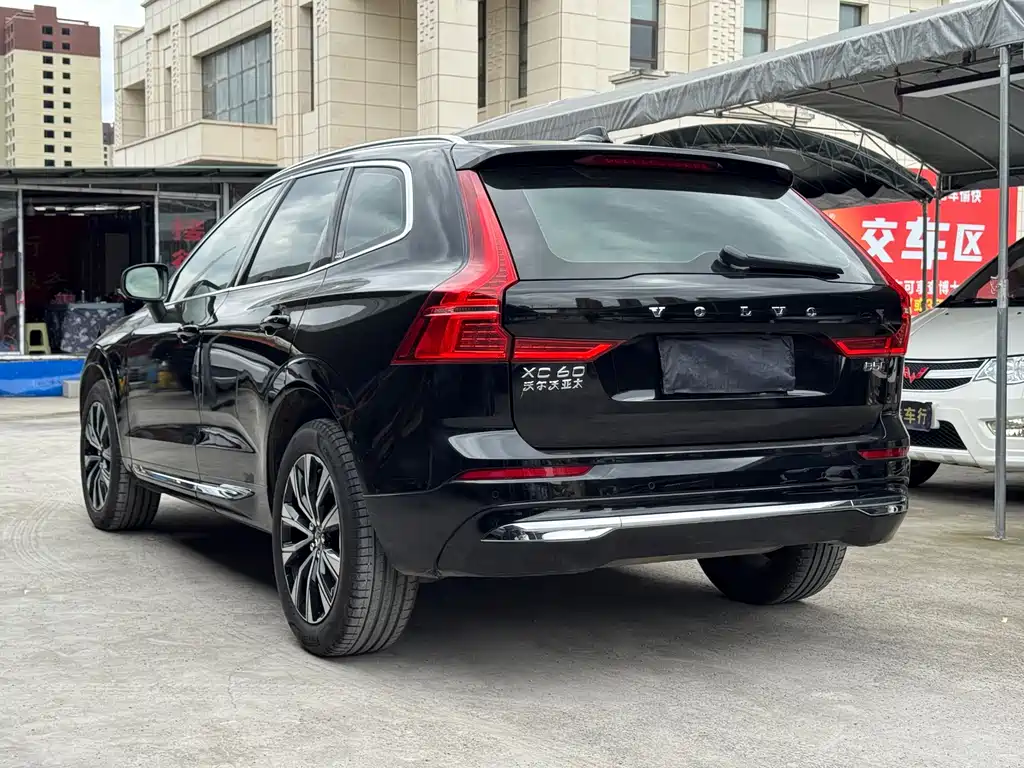 Volvo XC60 — фото 6