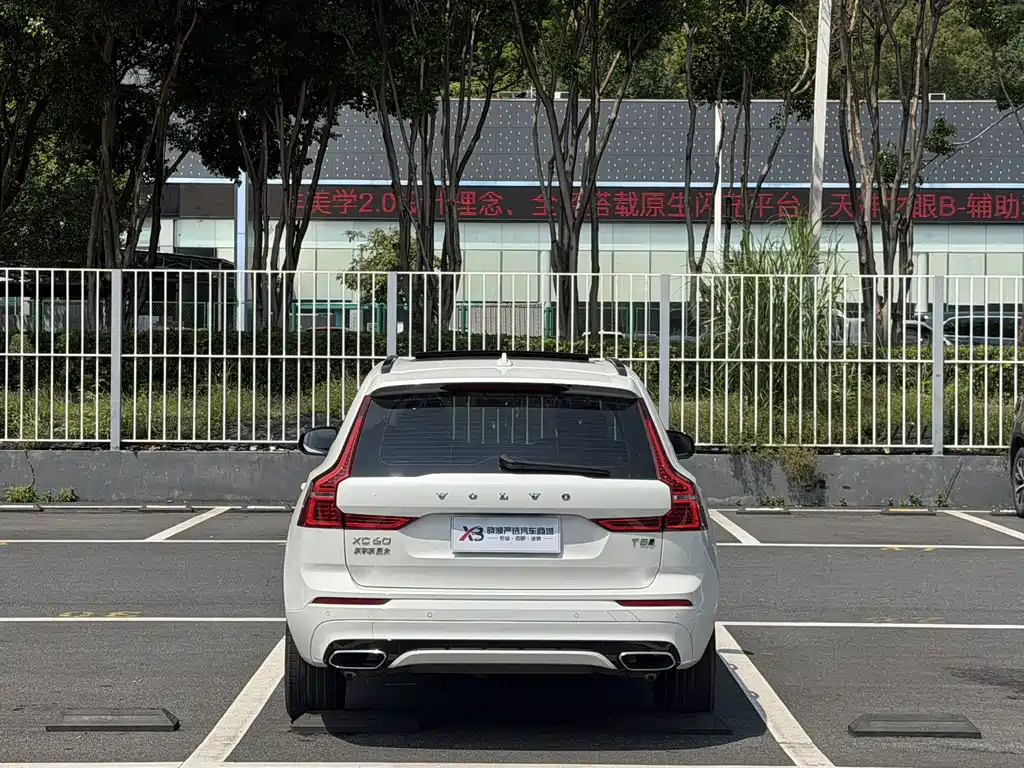 Volvo XC60 — фото 18