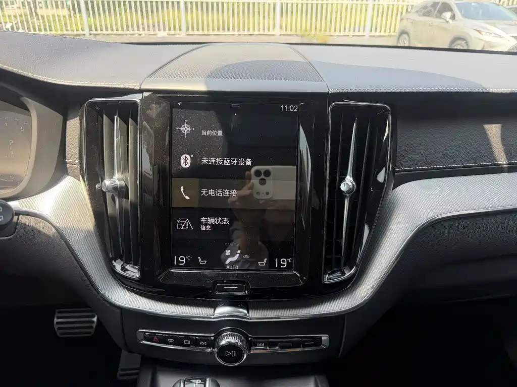 Volvo XC60 — фото 9