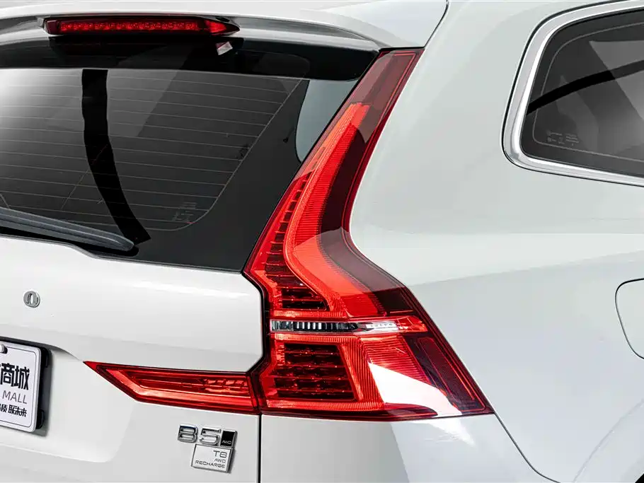Volvo XC60 — фото 8