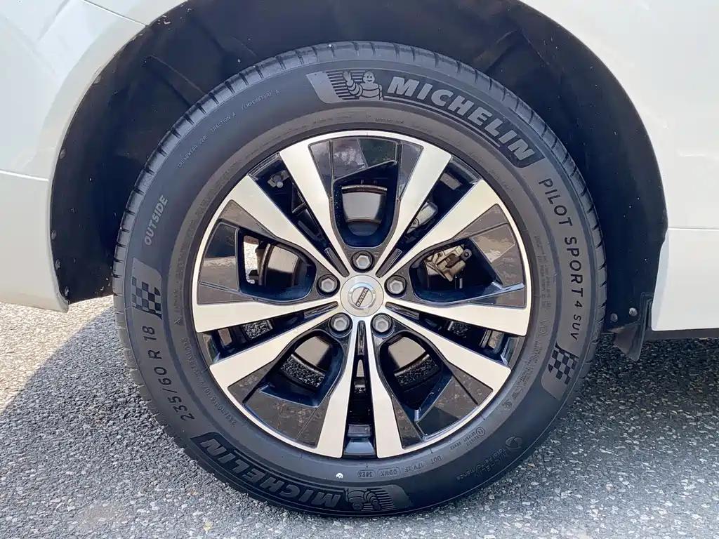 Volvo XC60 — фото 19