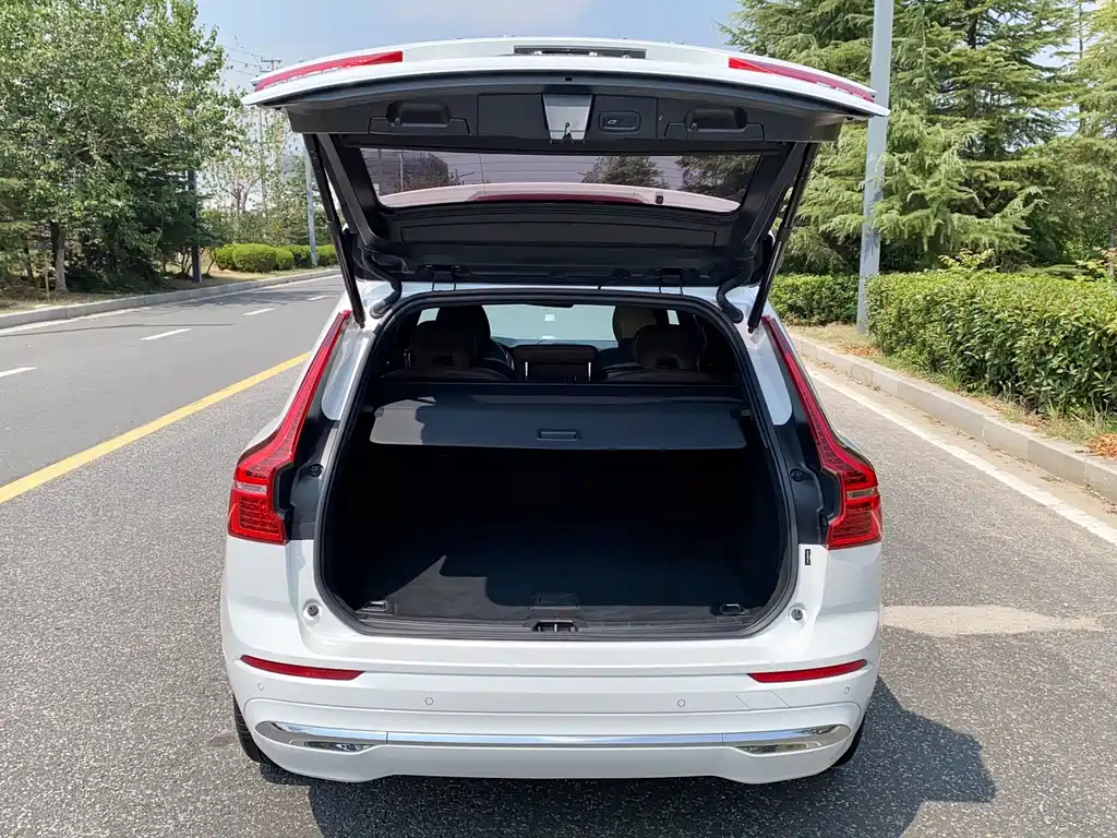 Volvo XC60 — фото 20