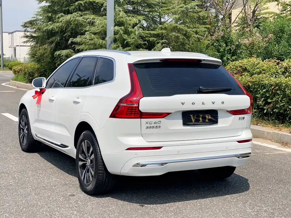 Volvo XC60 — фото 7