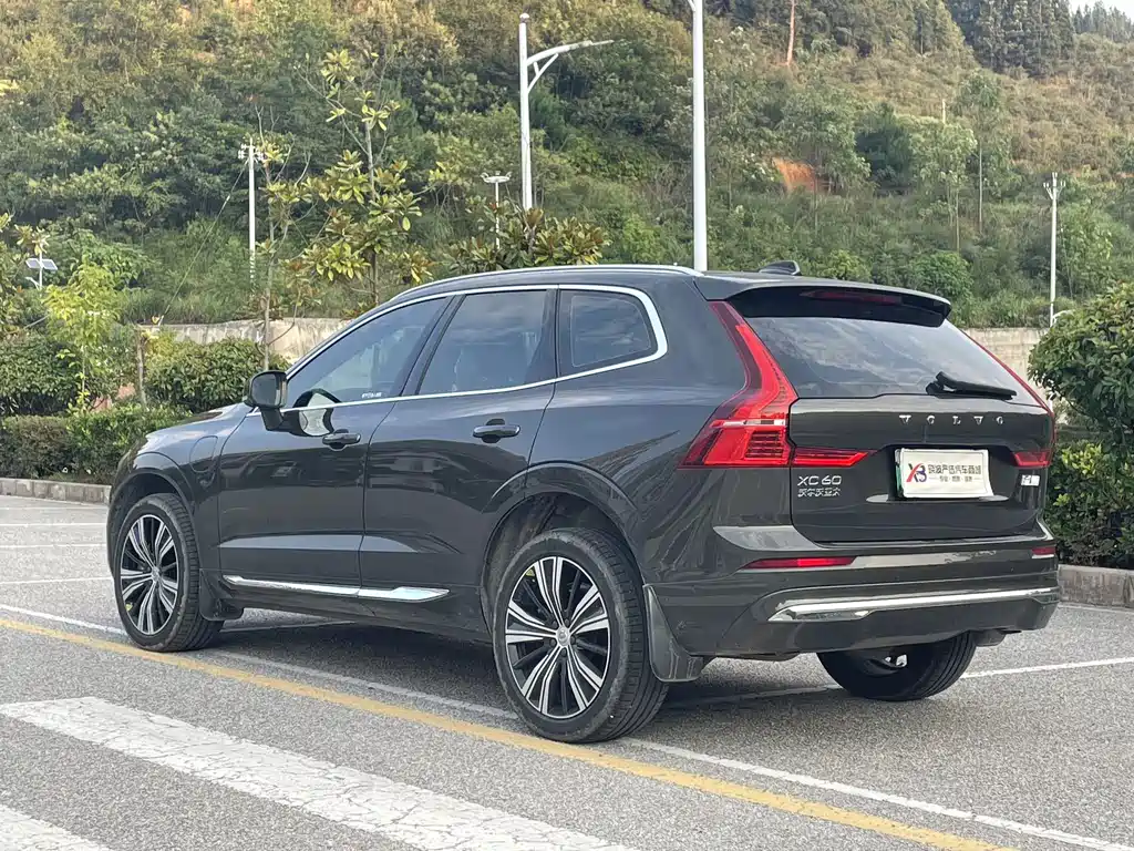 Volvo XC60 PHEV — фото 4