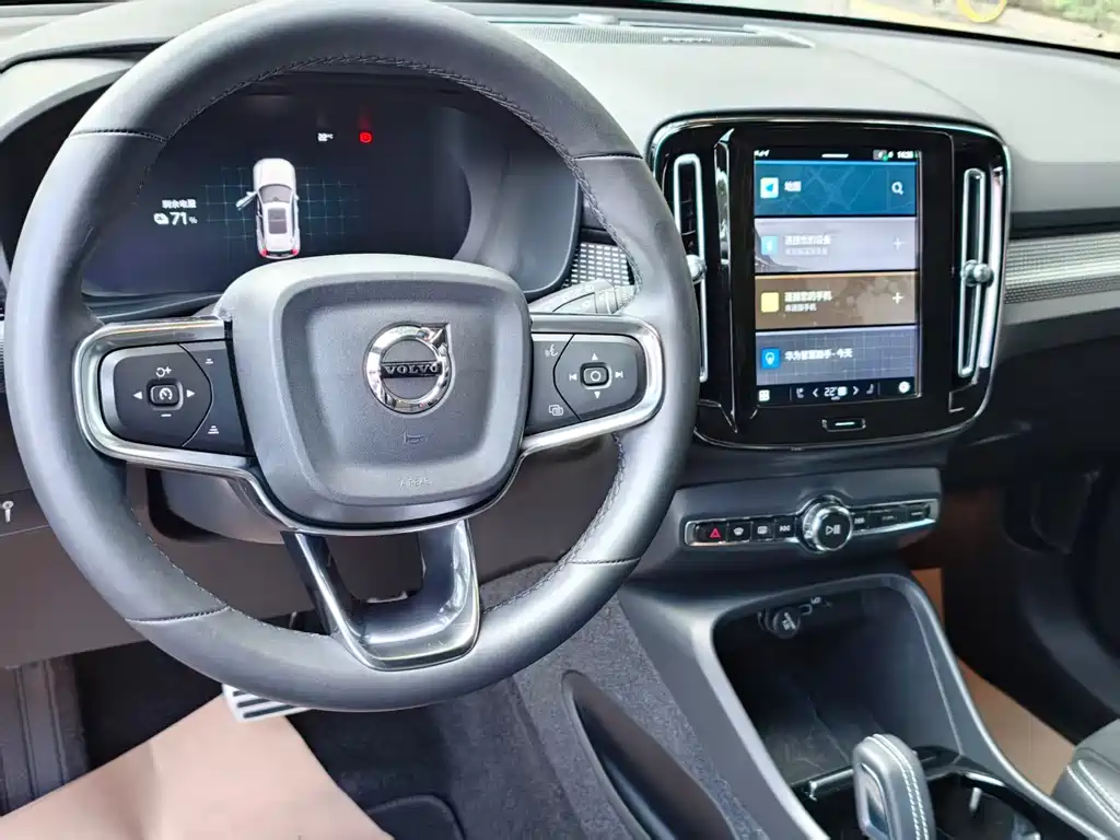 Volvo XC40 NEV — фото 17