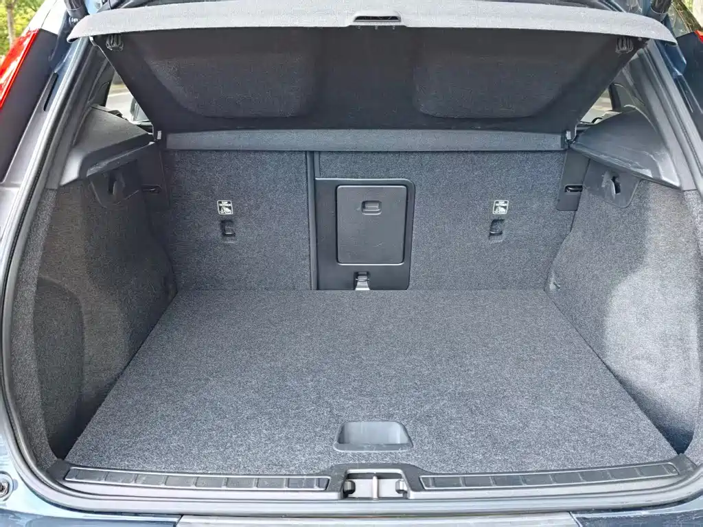 Volvo XC40 NEV — фото 26