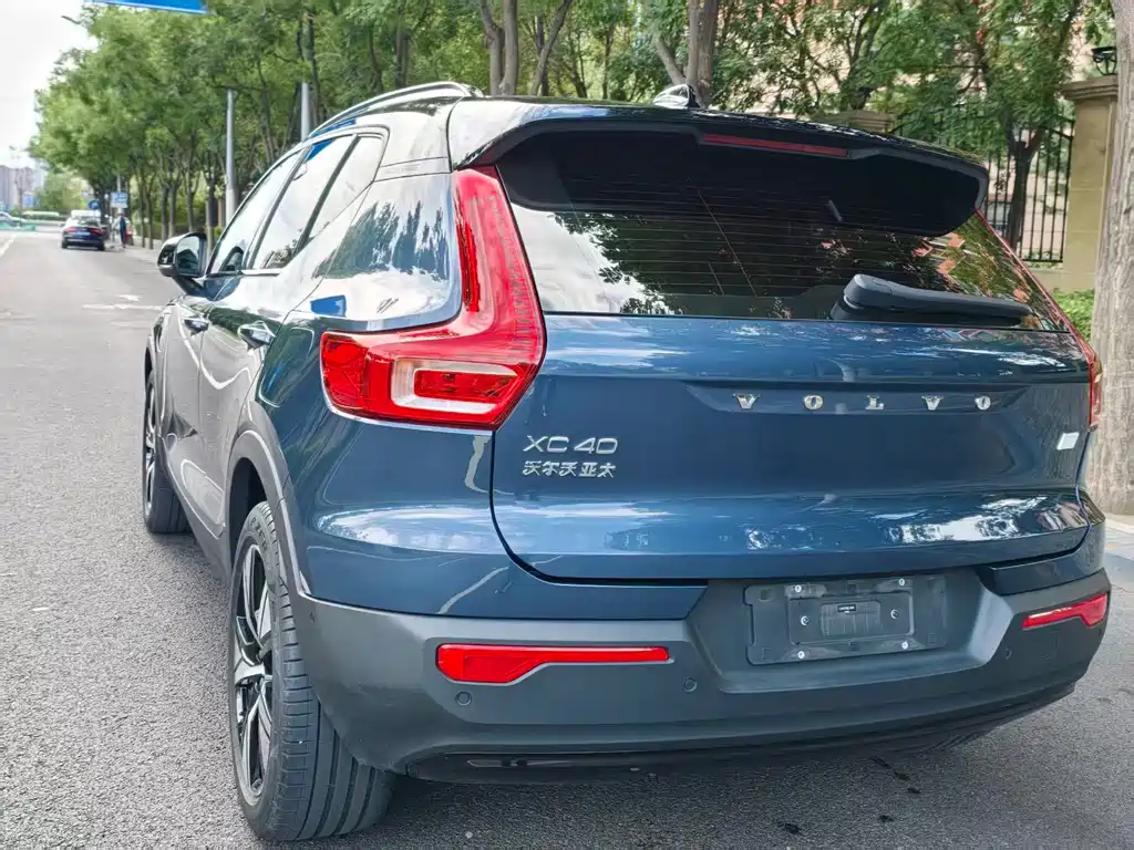 Volvo XC40 NEV — фото 5