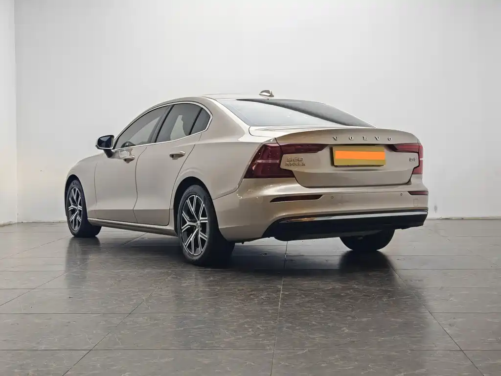 Volvo S60 — фото 4