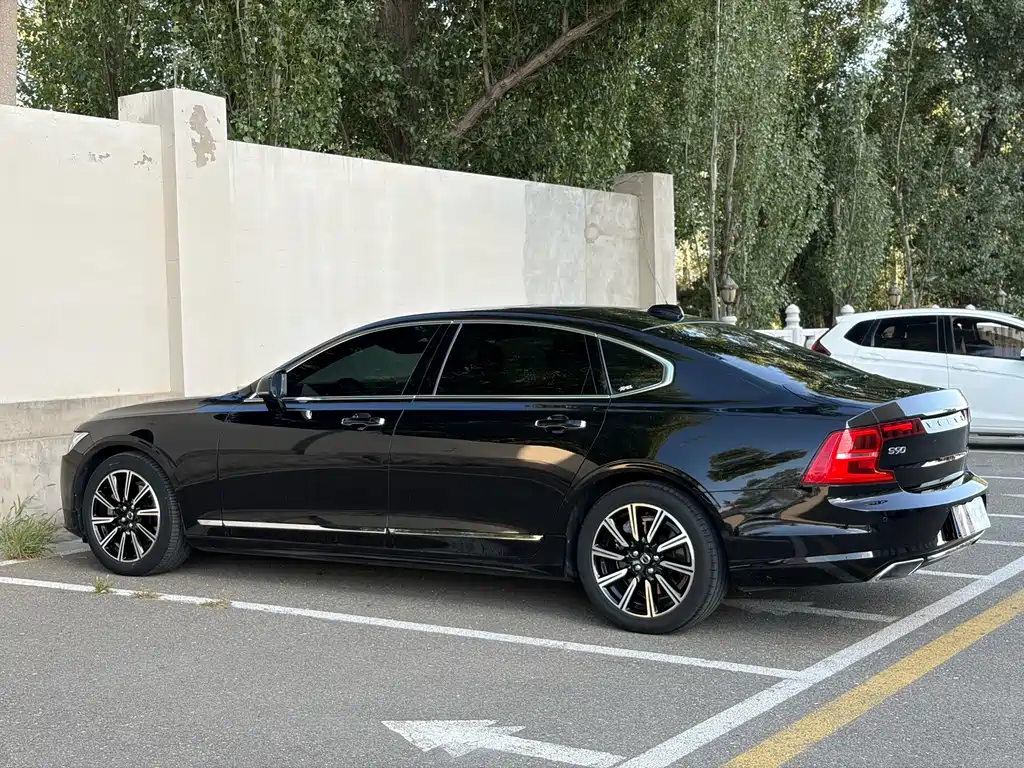 Volvo S90 — фото 23