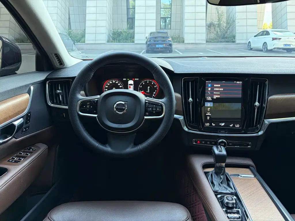 Volvo S90 — фото 10