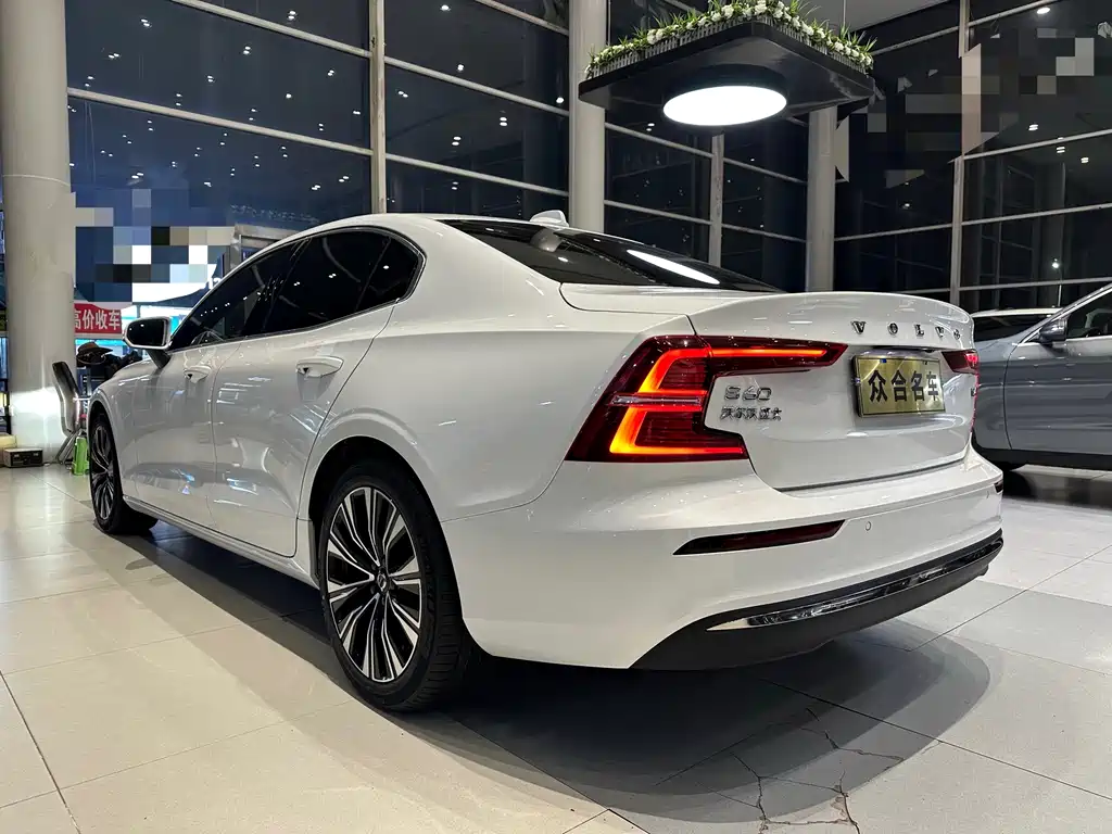 Volvo S60 — фото 4