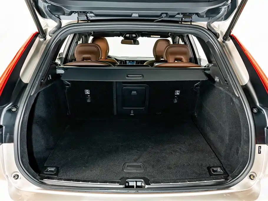 Volvo XC60 — фото 23