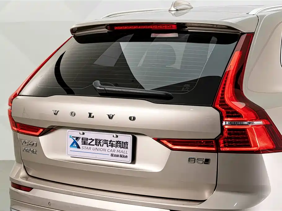 Volvo XC60 — фото 8
