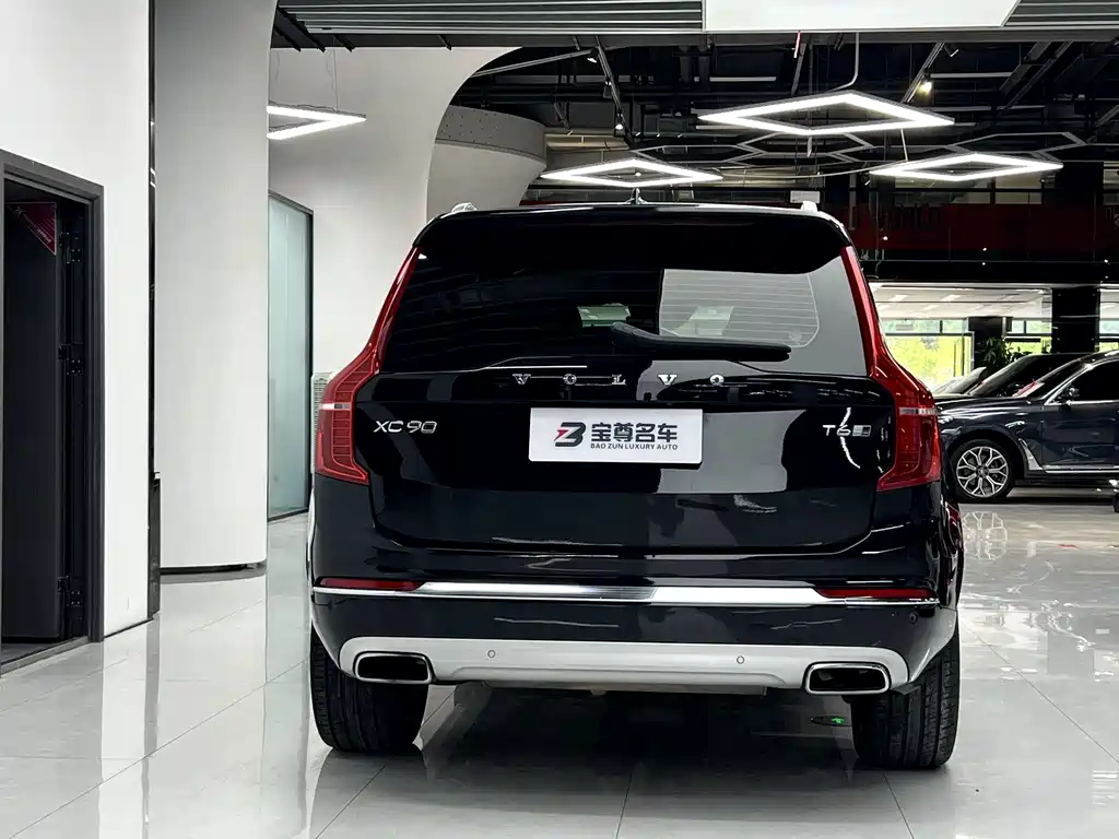 Volvo XC90 — фото 14