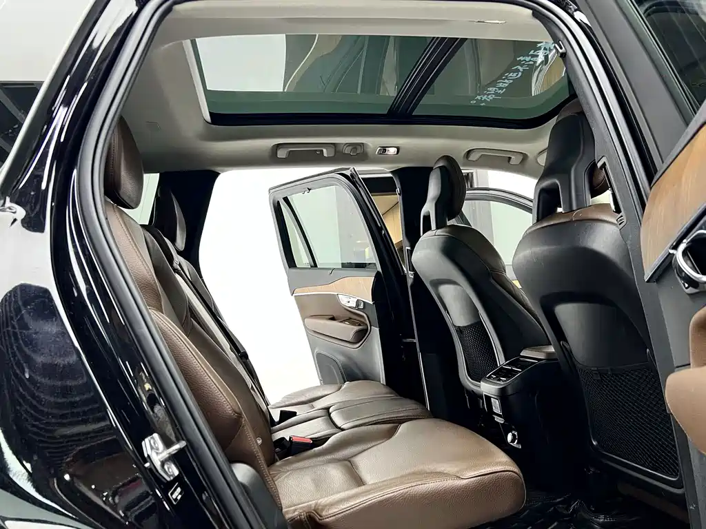 Volvo XC90 — фото 9