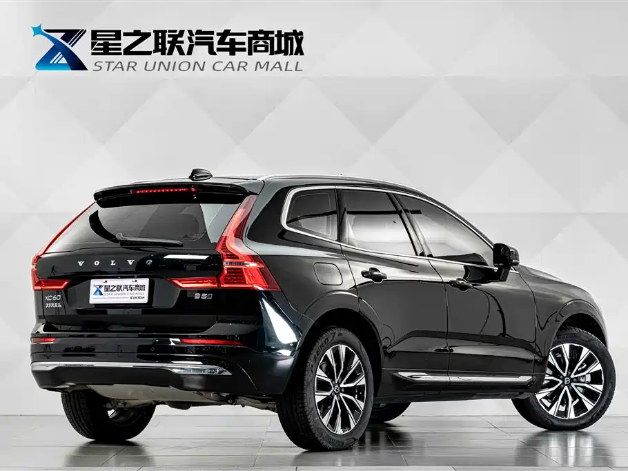 Volvo XC60 — фото 6